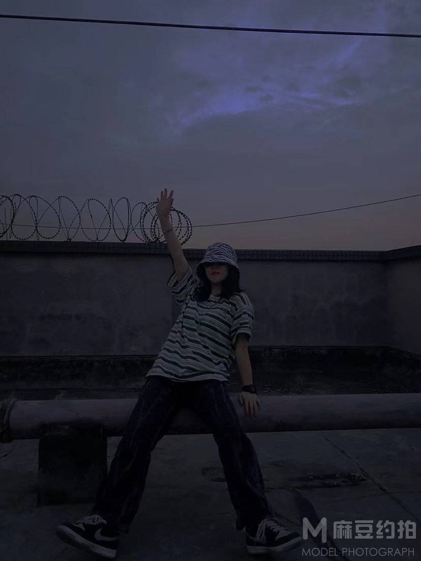 黑白模特
