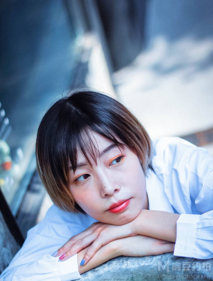 情绪模特
