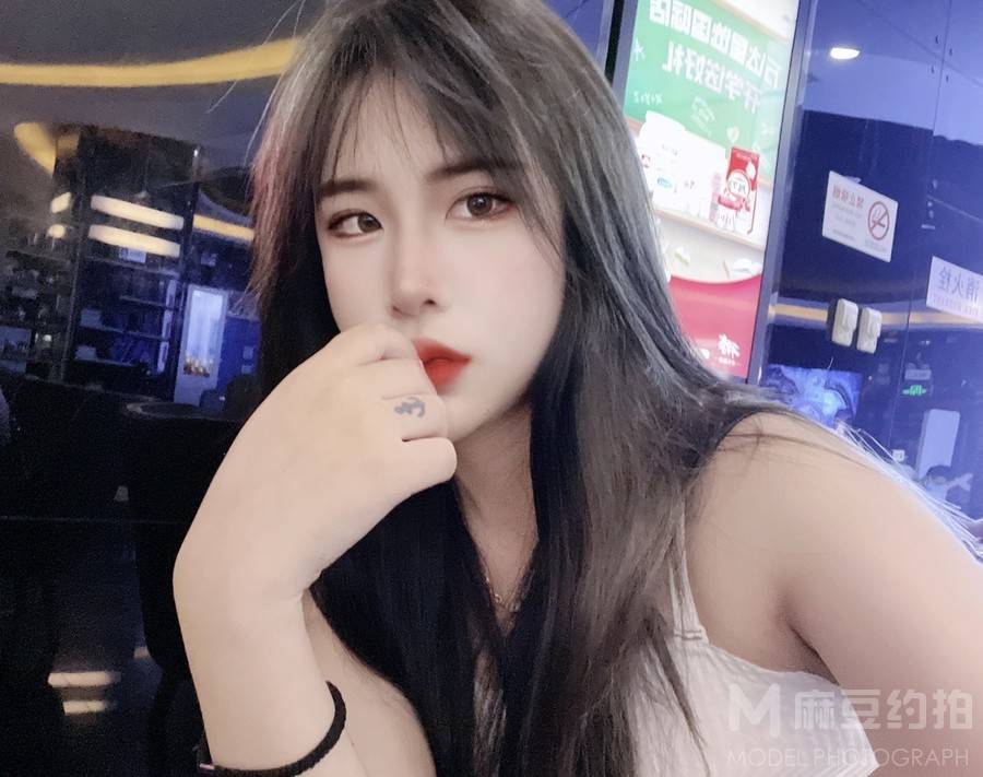 黑白模特