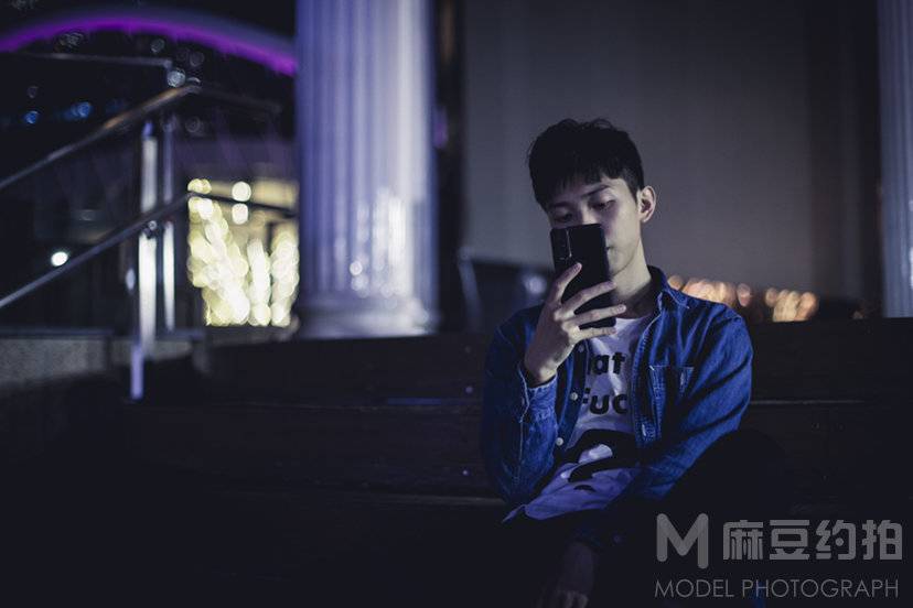 情绪模特
