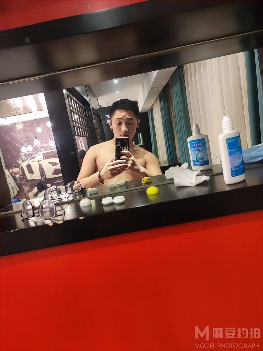 黑白模特