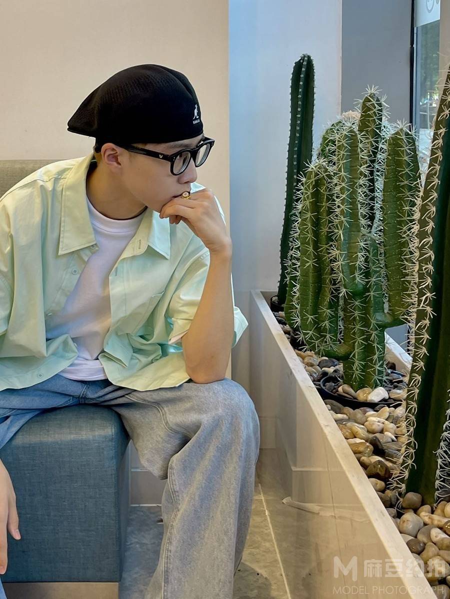 情绪模特
