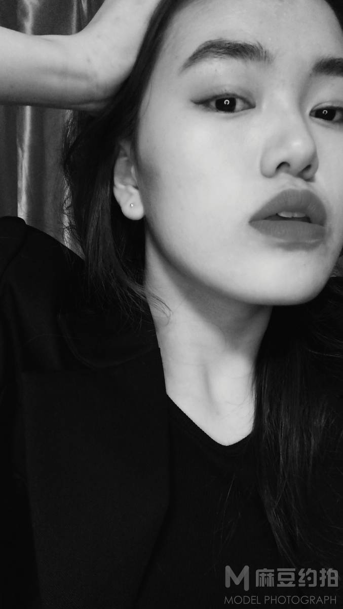 黑白模特