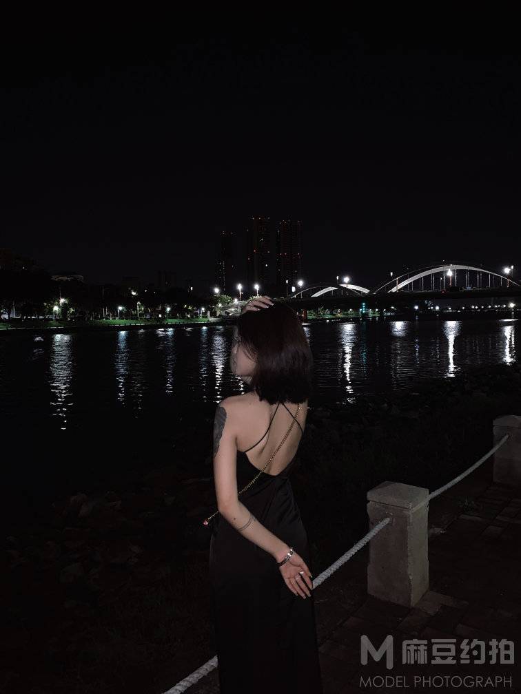 夜景模特