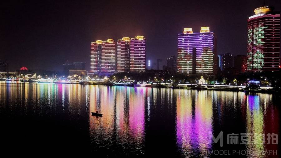 夜景模特