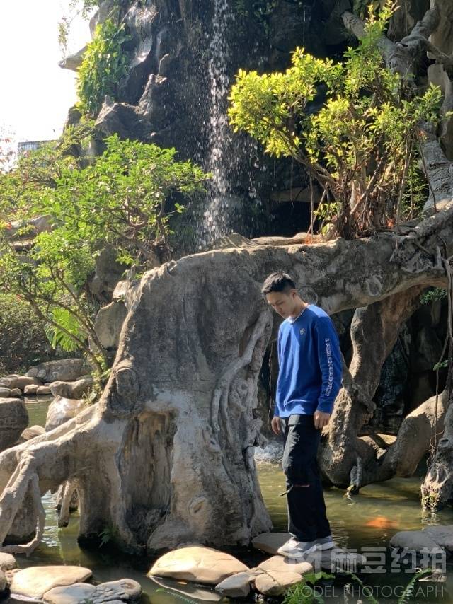 情绪模特