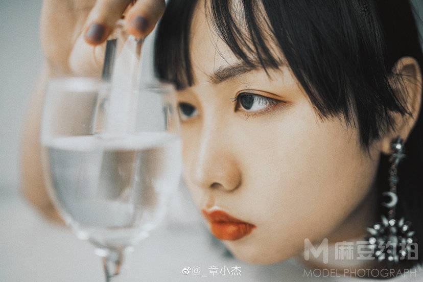 情绪模特