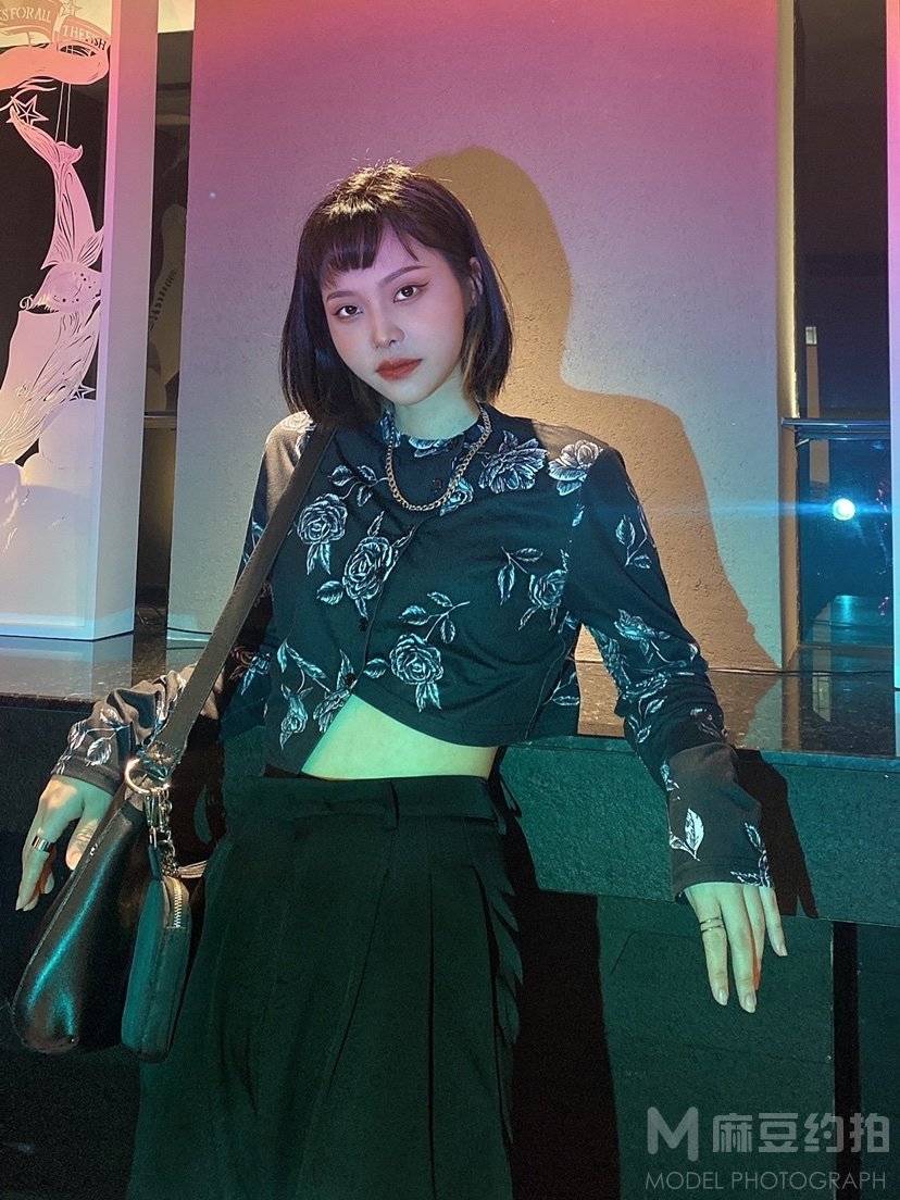 情绪模特