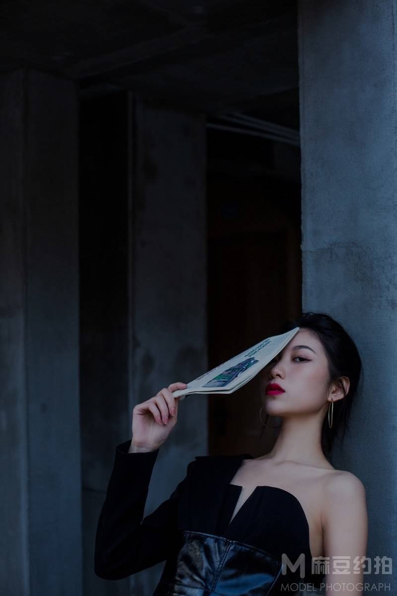 黑白模特