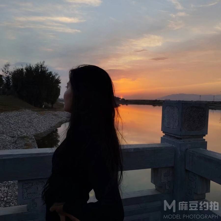 黑白模特