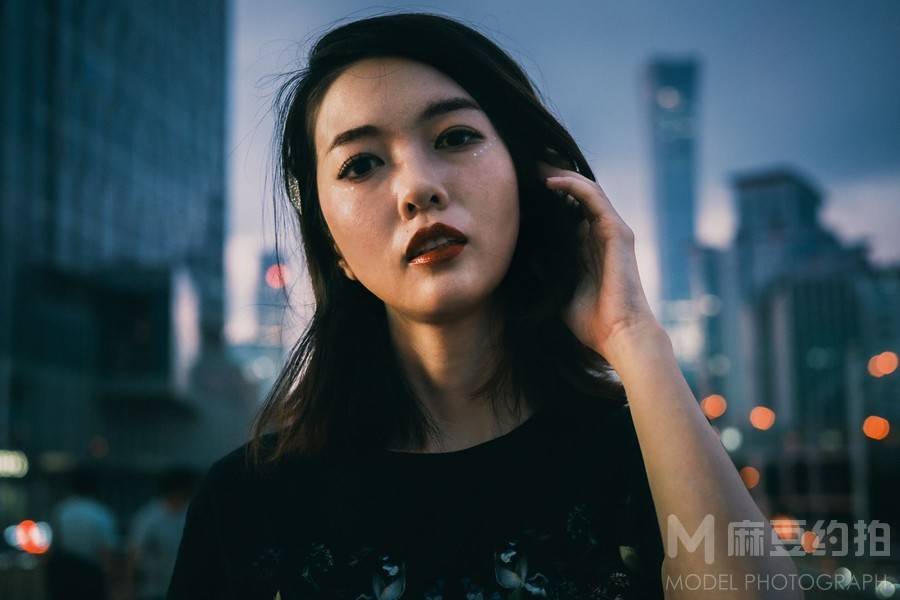 情绪模特