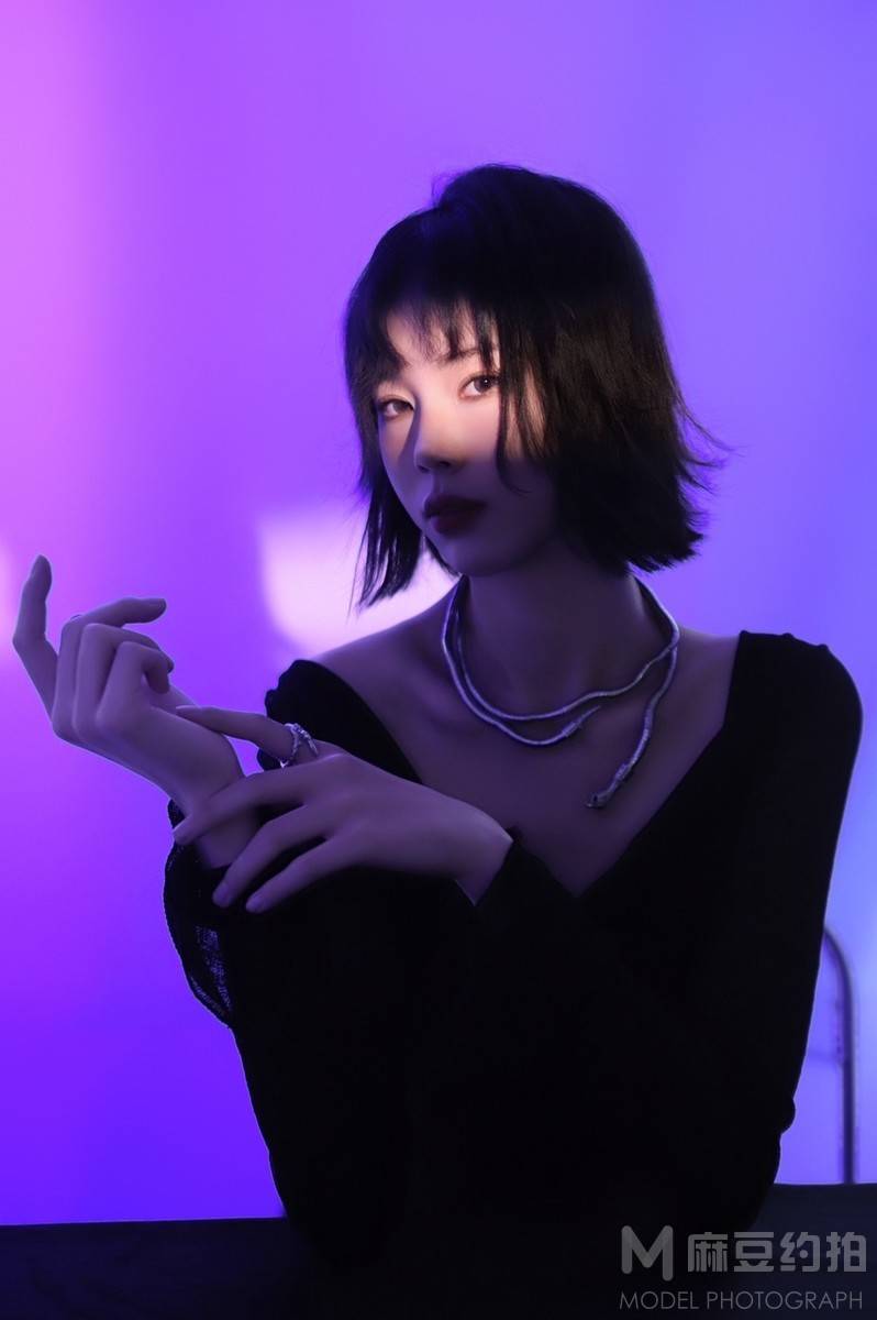 情绪模特