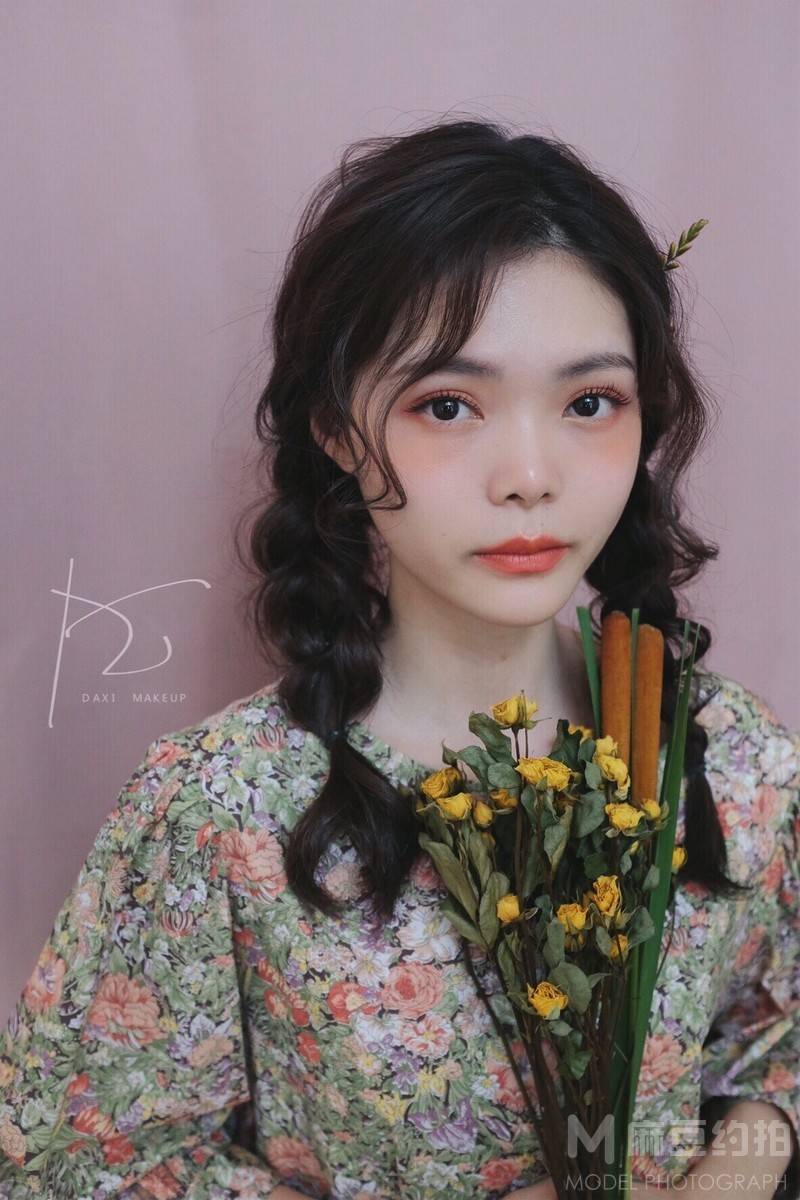 妆容模特