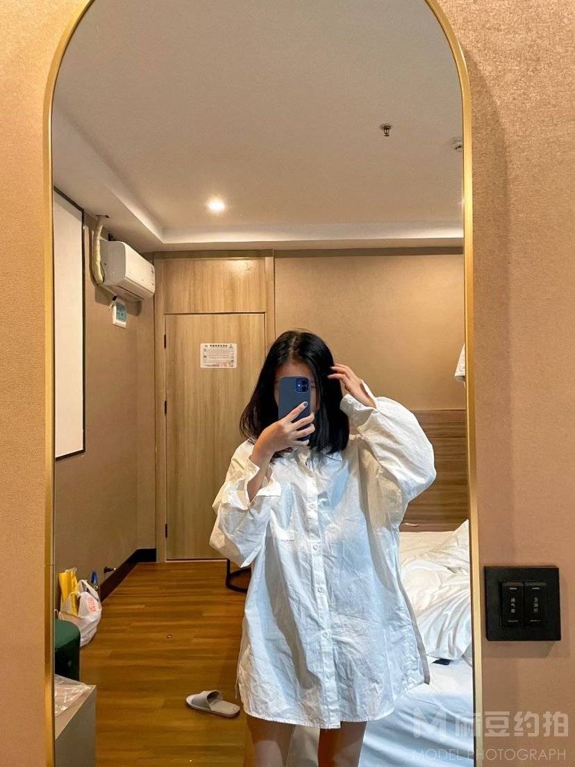 黑白模特
