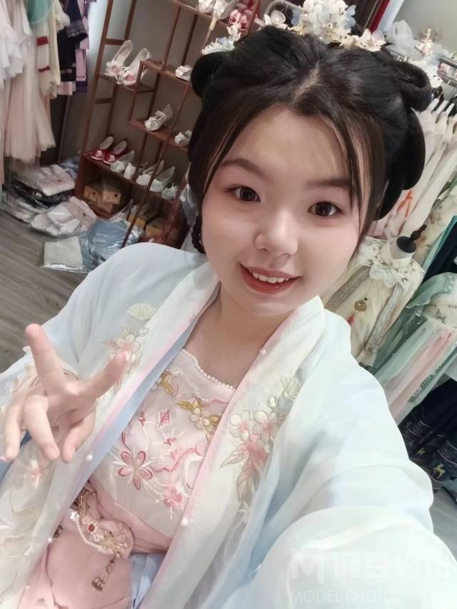 汉服模特