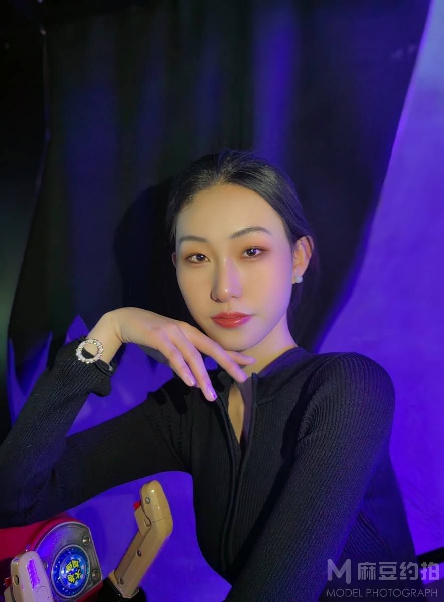 情绪模特