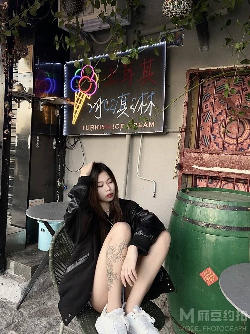 情绪模特
