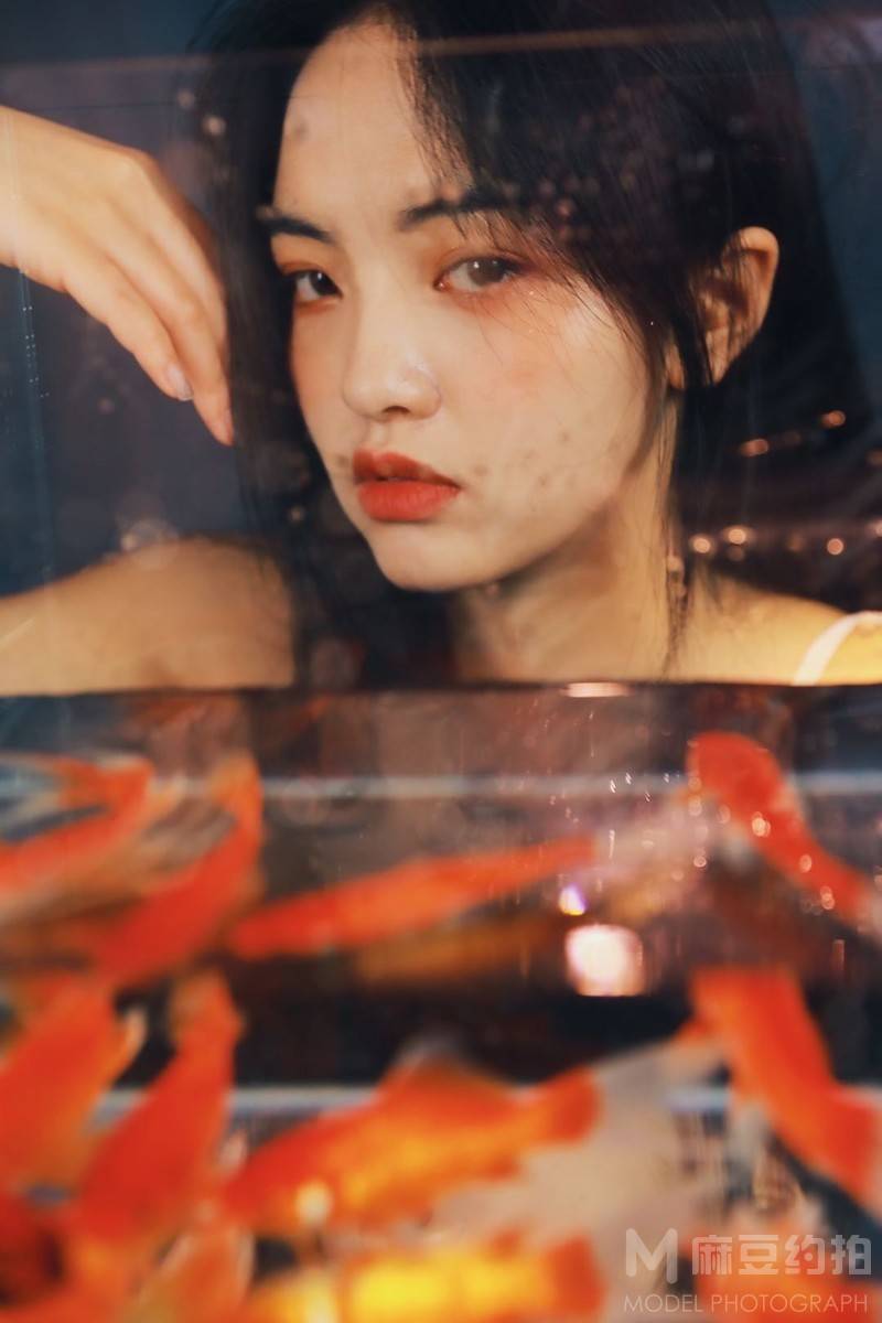 情绪模特
