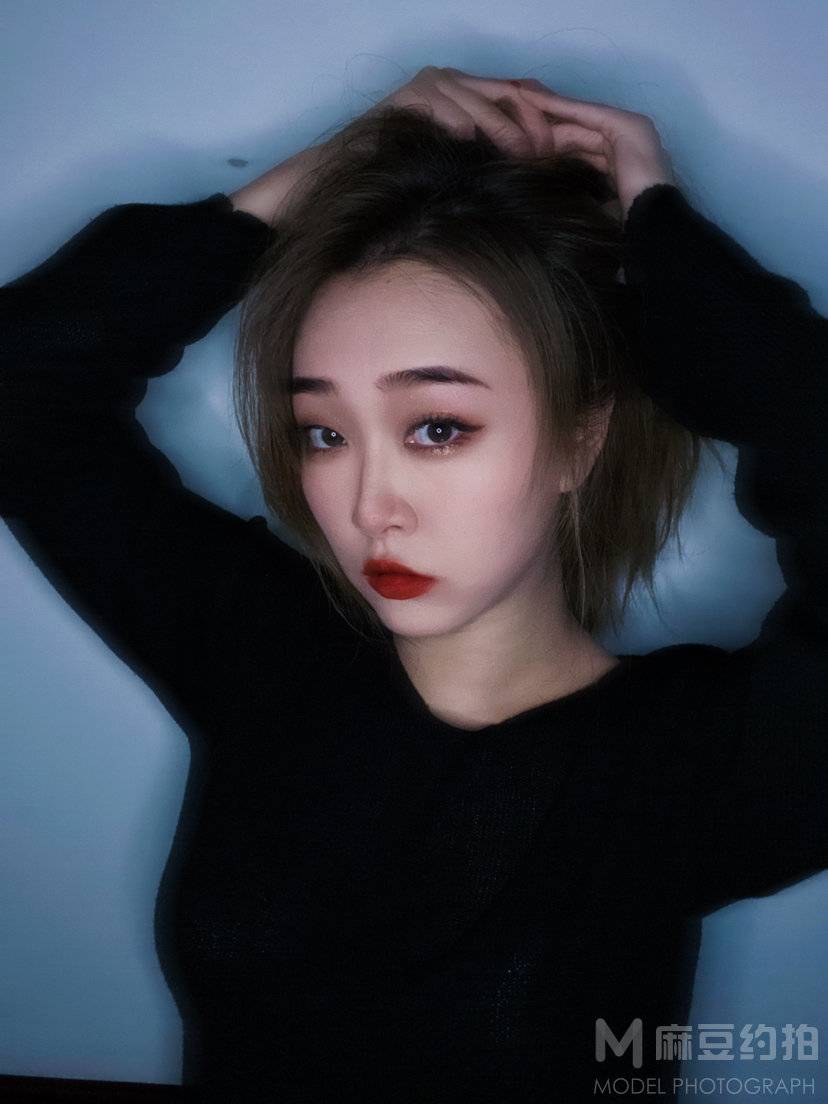 情绪模特