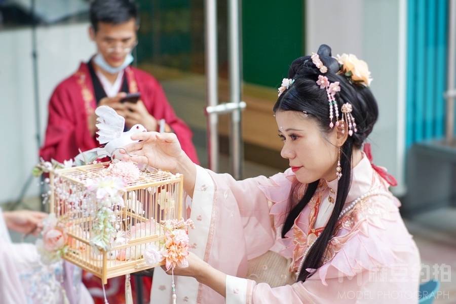 汉服模特