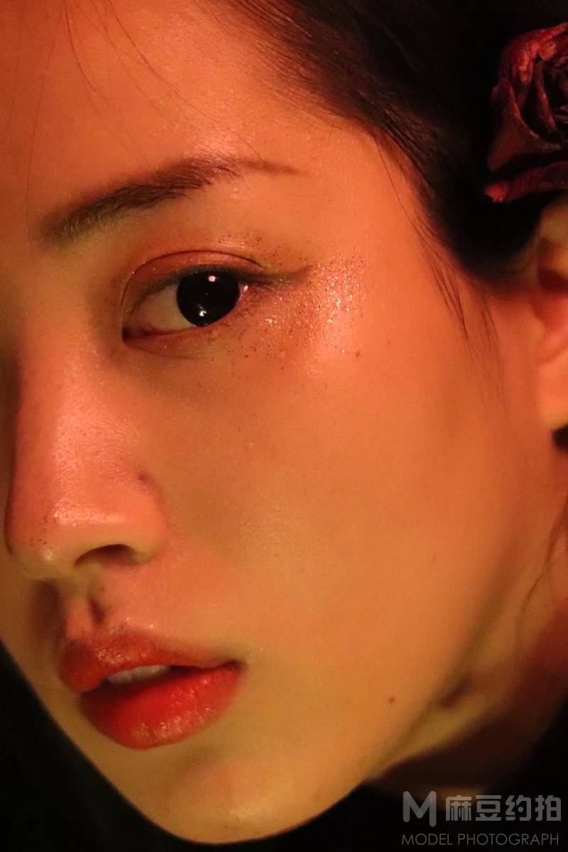 情绪模特