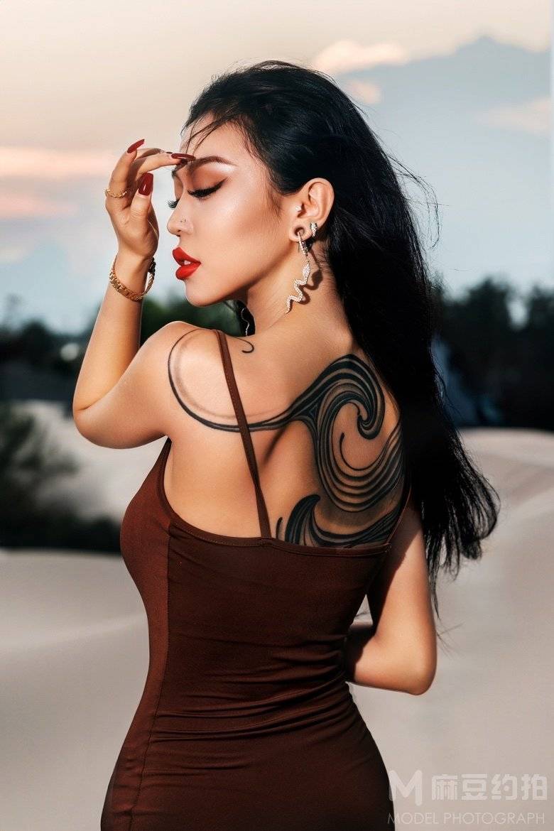 情绪模特
