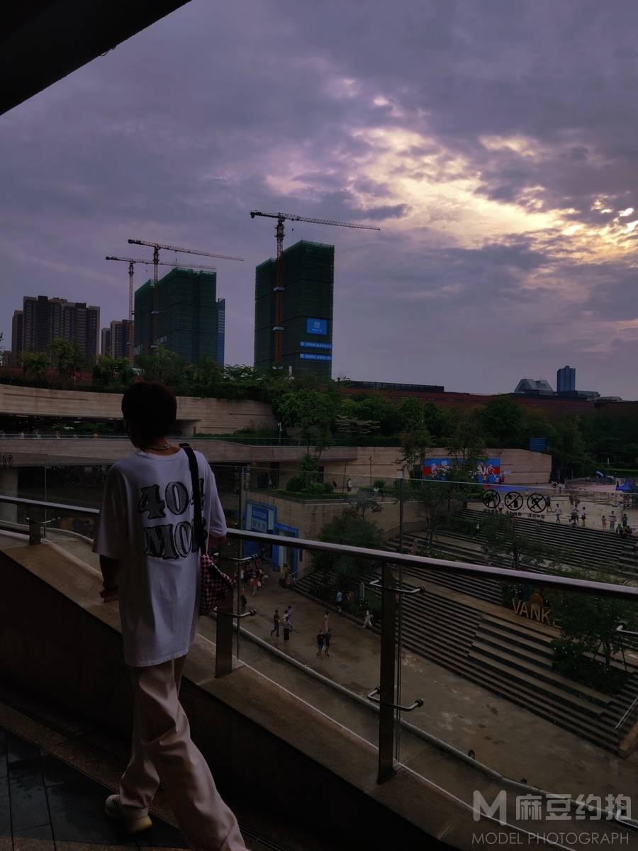 情绪模特