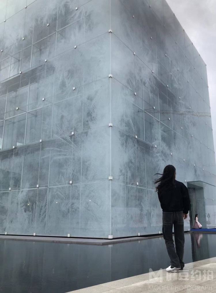 黑白模特
