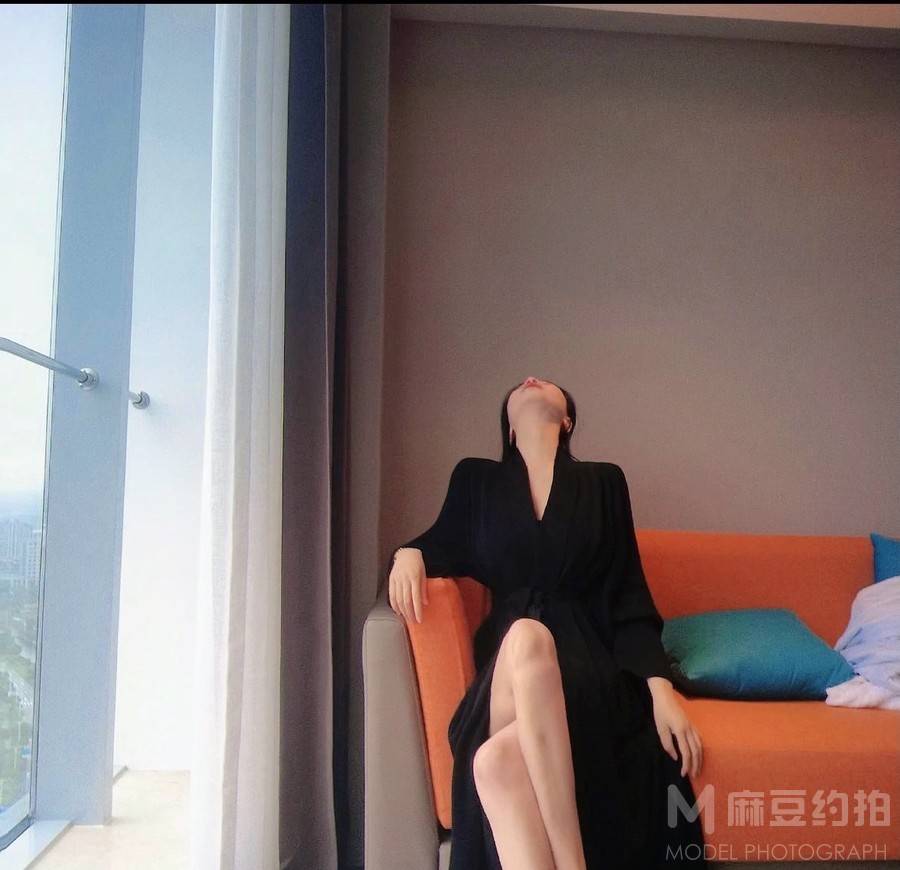 黑白模特