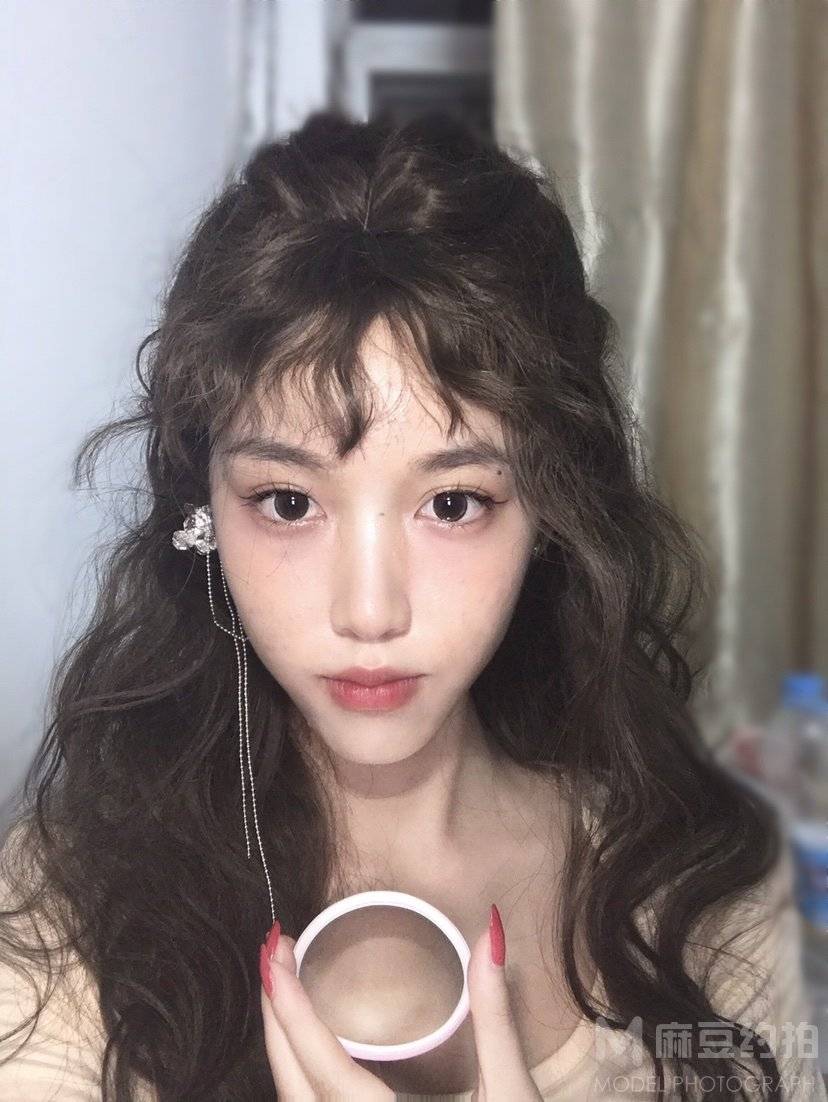 妆容模特
