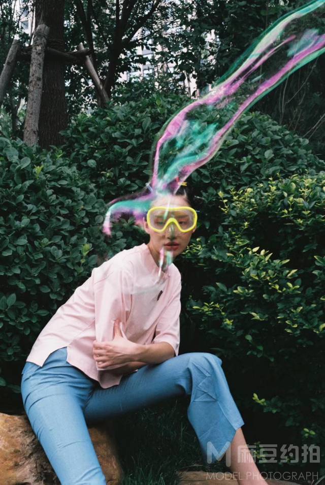 情绪模特