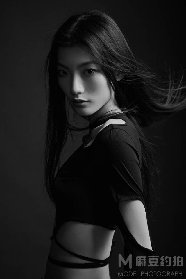 黑白模特