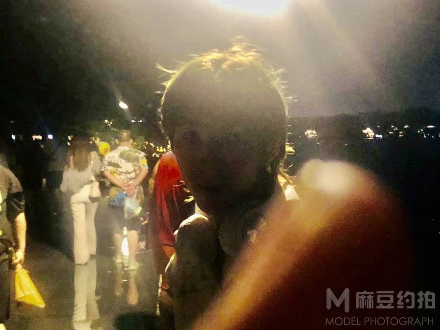 黑白模特