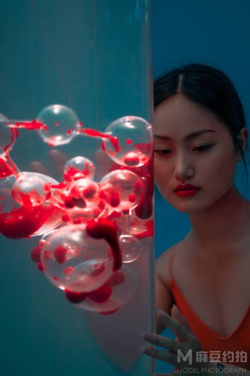 情绪模特