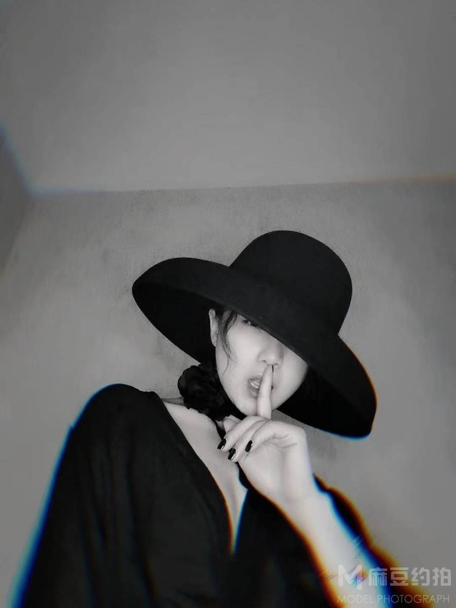 黑白模特