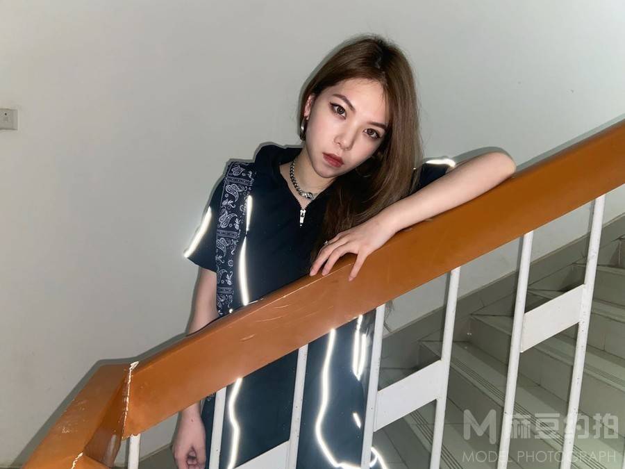 情绪模特