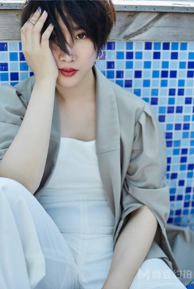 情绪模特