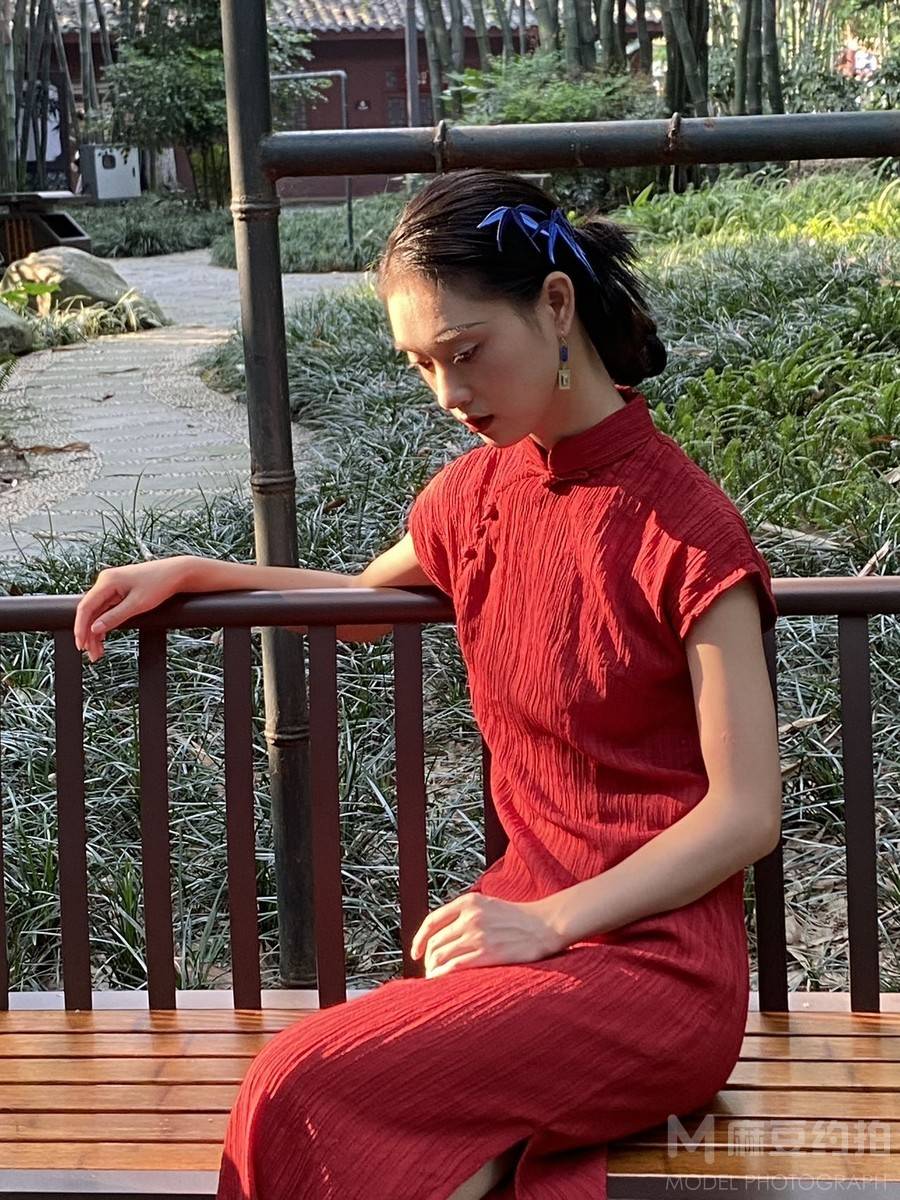 情绪模特