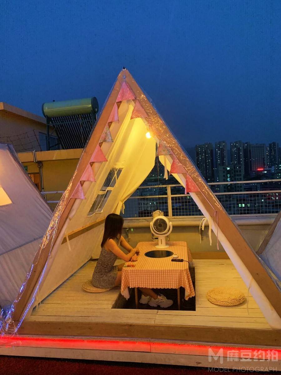 情绪模特
