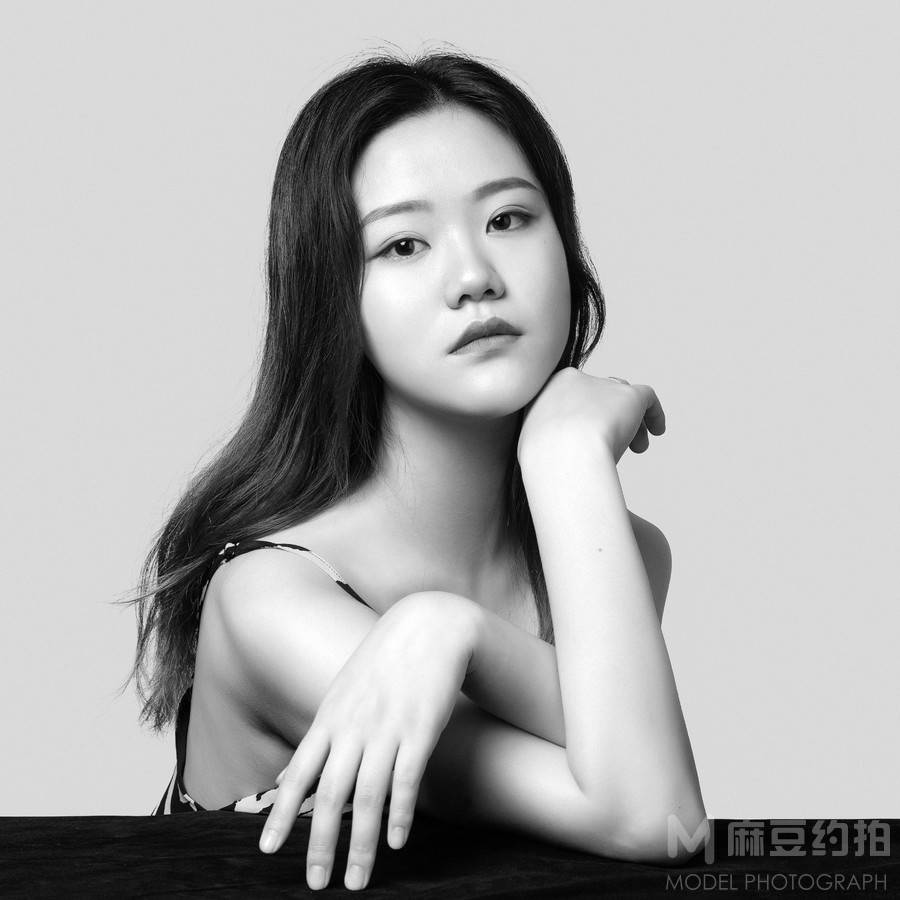 黑白模特