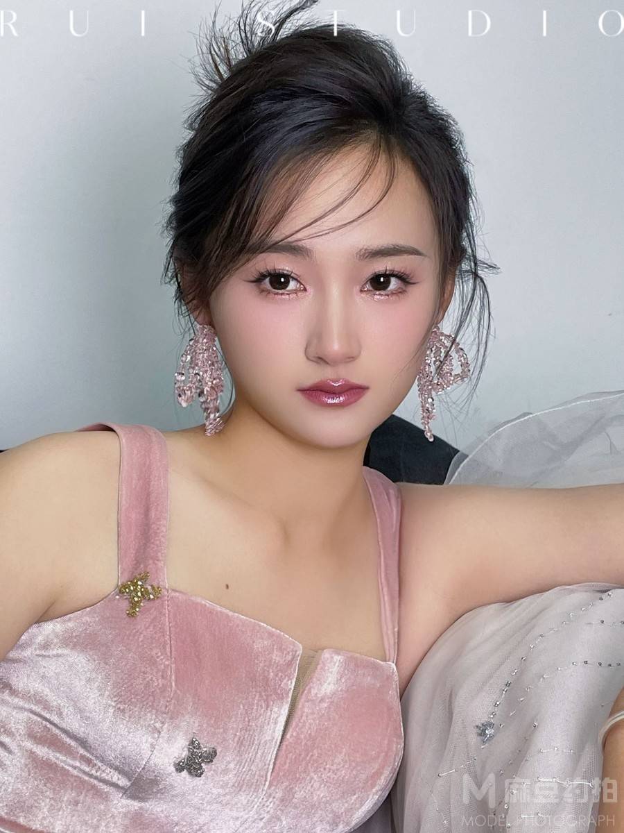 妆容模特