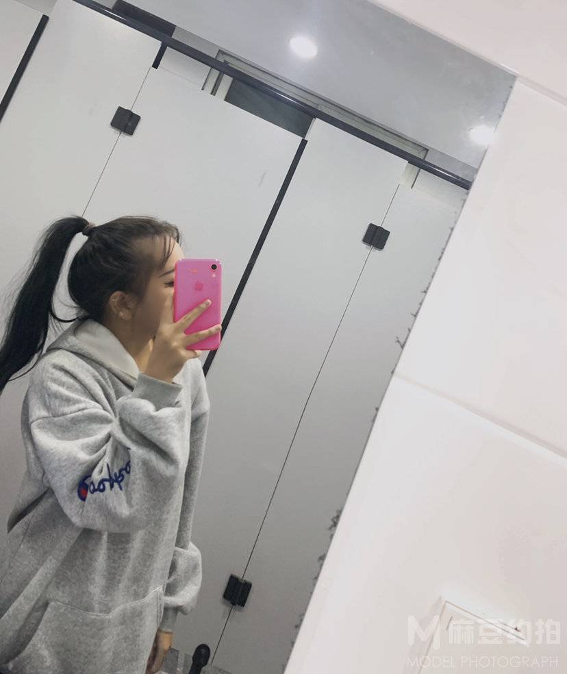 黑白模特