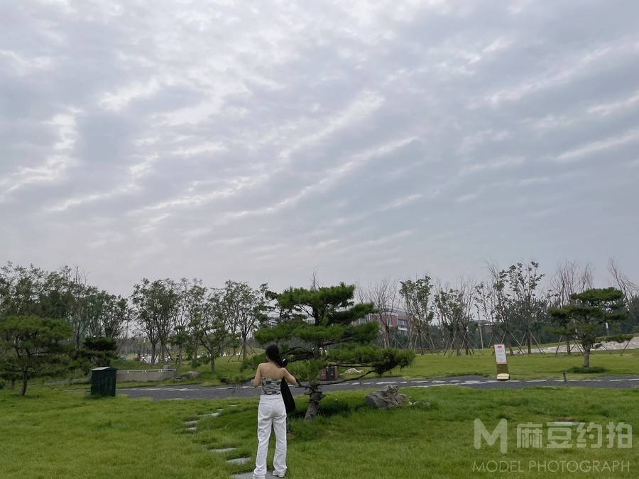 黑白模特