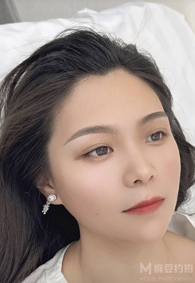 妆容模特