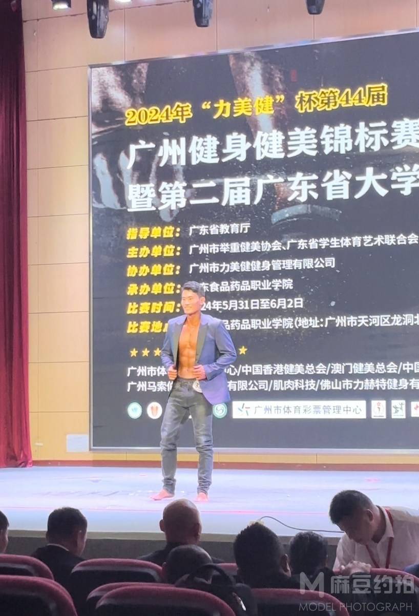 纪实模特