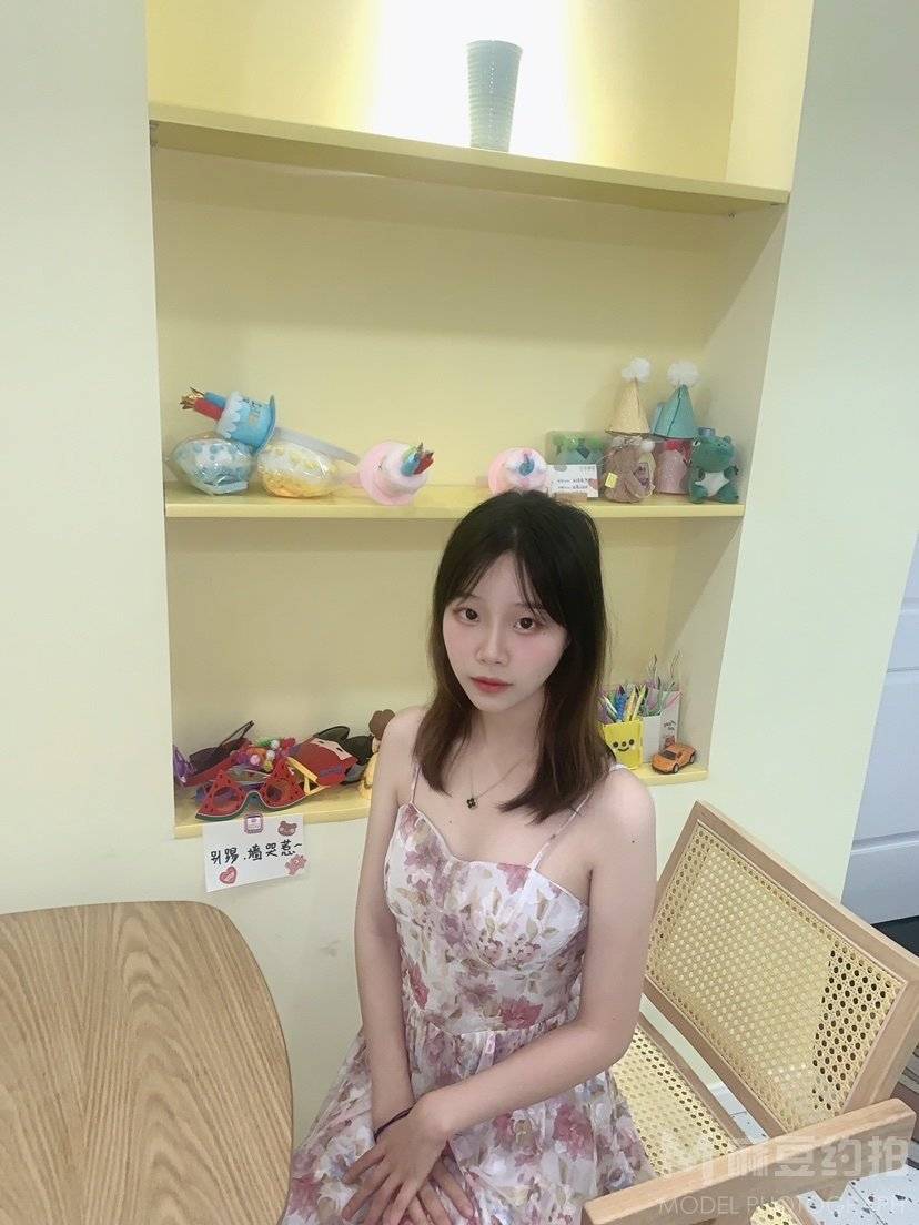 胶片模特