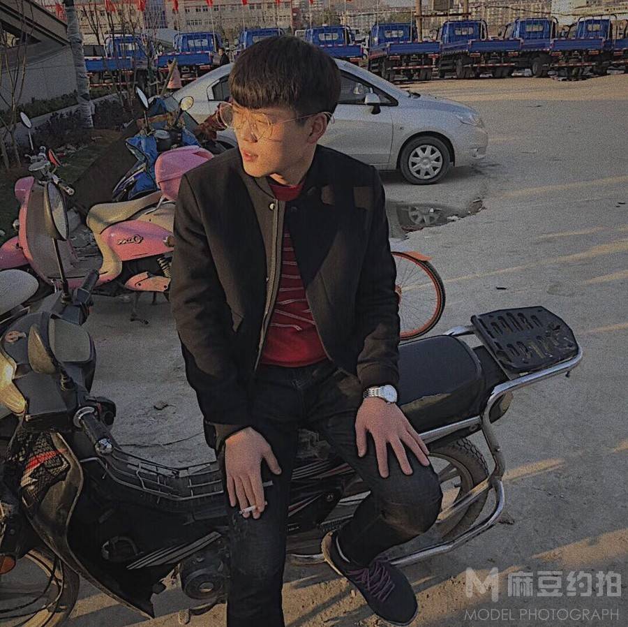 情绪模特
