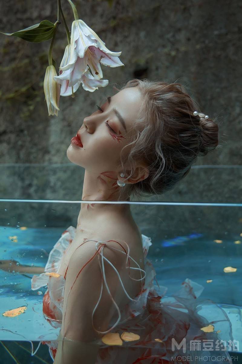 情绪模特