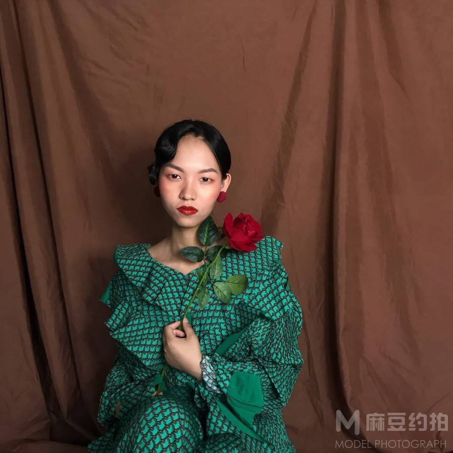 情绪模特