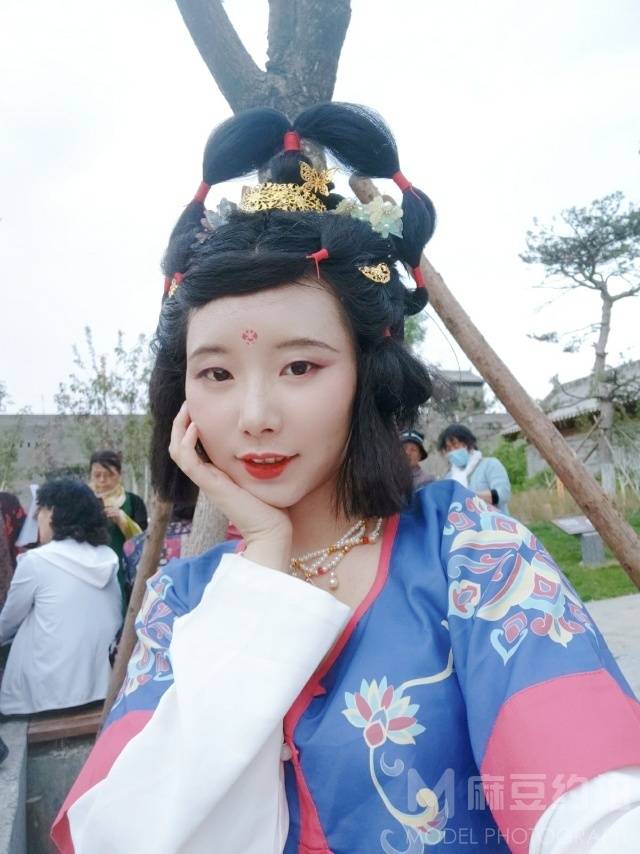 汉服模特